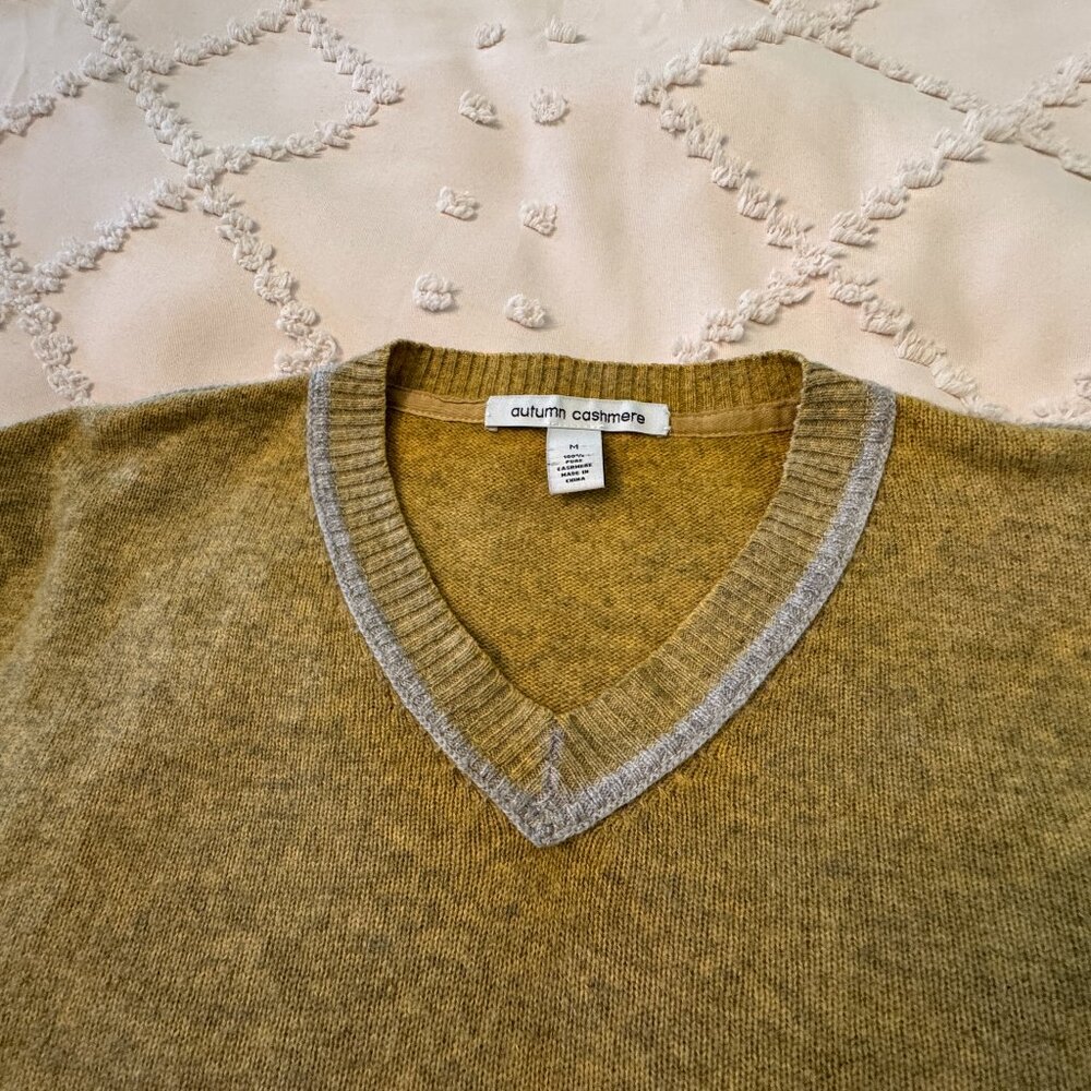 $300 Autumn Cashmere Men's 100% Yellow heather V neck Sweater Medium